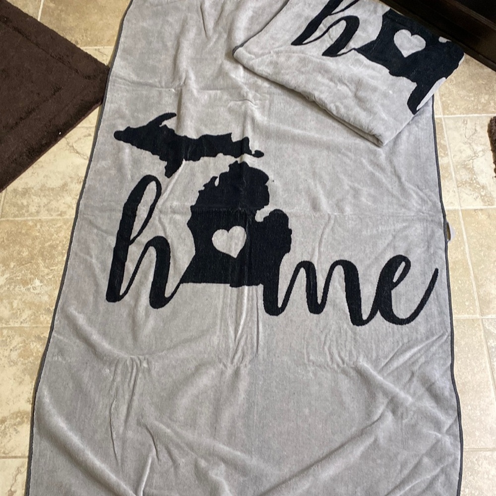 Beach towels oversized (lot of 2) NWOT